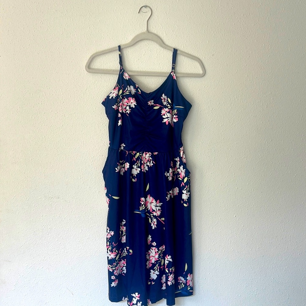 NWT cute navy floral dress, size medium